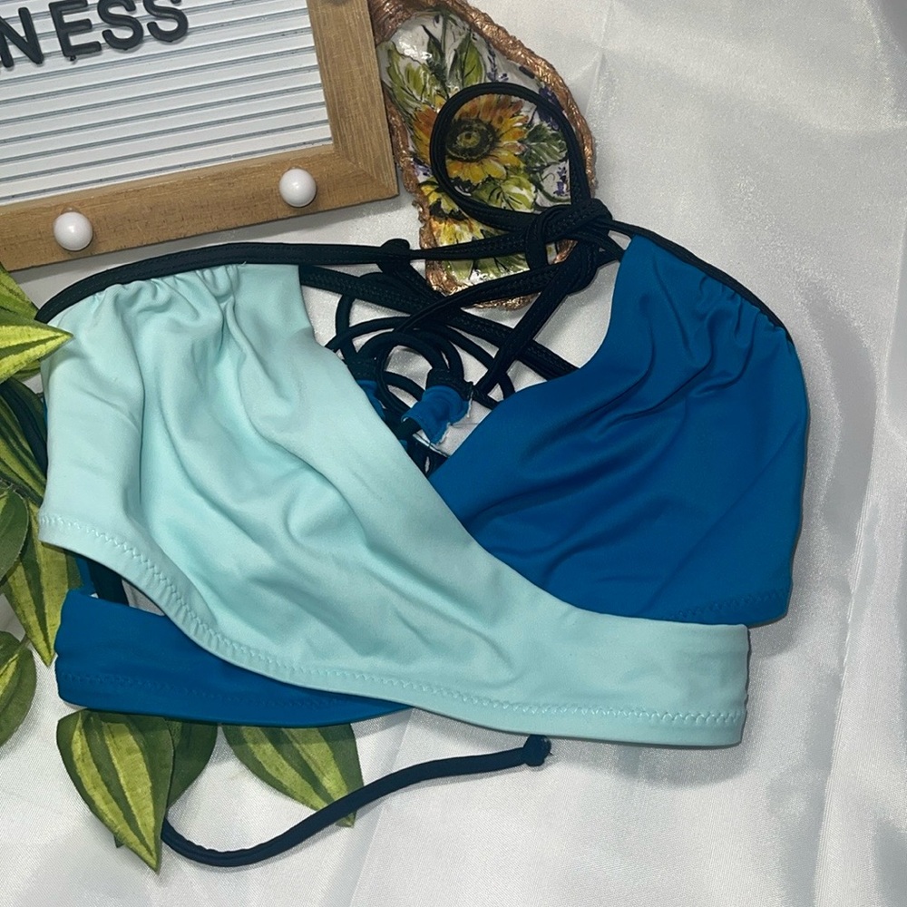 VICTORIA’s SECRET Blue Color Block String Bikini Top M